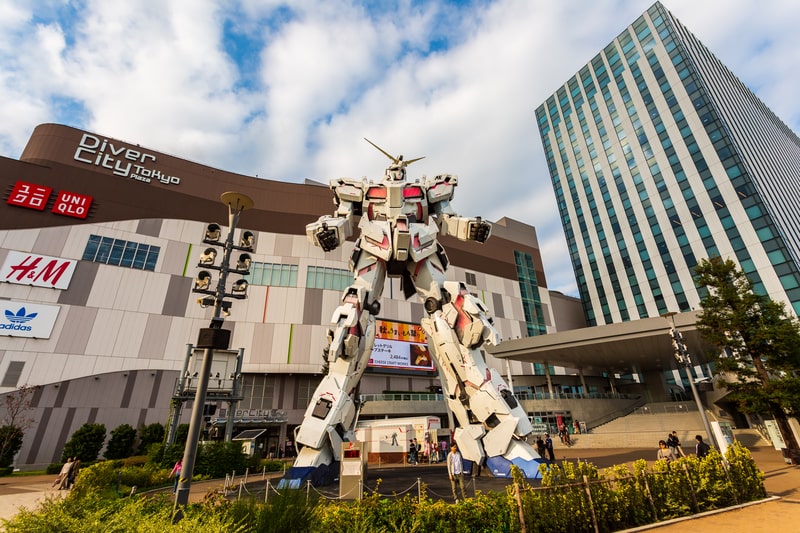 The life-sized Mobile Suit Gundam Unicorn statue in Odaiba, Tokyo, Japan, is a must-see for Budget travel to Japan for students.